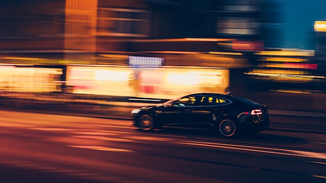 Wie man ein E-Auto wie dieses Tesla Model S richtig least, zeigt unser Ratgeber